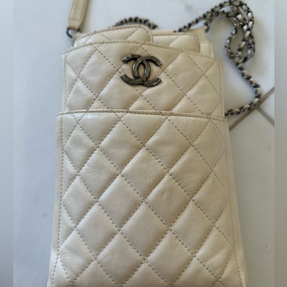 Chanel cross body bag with wallet - Picture 2 of 7